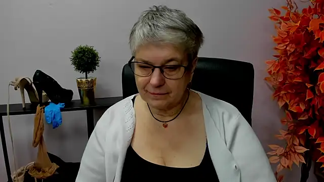 Snapshot of IrisDream chatting on 12-20-24, 07:12 IrisDream online show from 12-20-24, 07:12