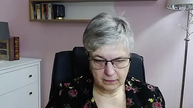 Snapshot of IrisDream chatting on 12-23-24, 07:28 IrisDream online show from 12-23-24, 07:28