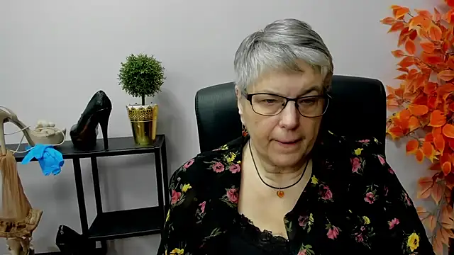 Snapshot of IrisDream chatting on 12-30-24, 11:26 IrisDream online show from 12-30-24, 11:26