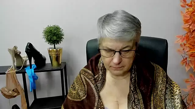 Snapshot of IrisDream chatting on 01-02-25, 07:12 IrisDream online show from 01-02-25, 07:12