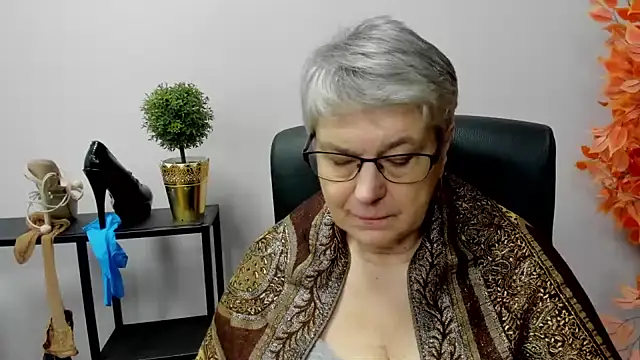 Snapshot of IrisDream chatting on 01-02-25, 10:37 IrisDream online show from 01-02-25, 10:37