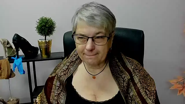 Snapshot of IrisDream chatting on 01-03-25, 07:16 IrisDream online show from 01-03-25, 07:16