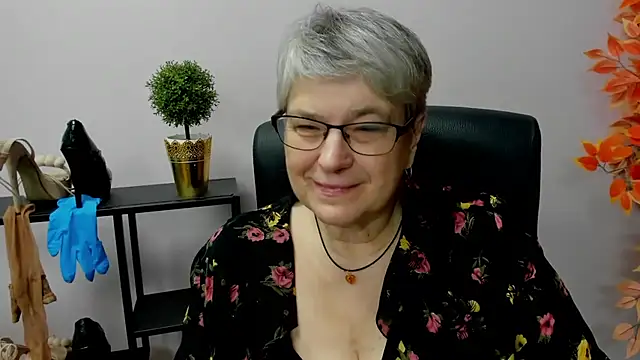 Snapshot of IrisDream chatting on 01-07-25, 10:54 IrisDream online show from 01-07-25, 10:54