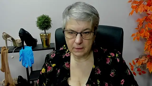 Snapshot of IrisDream chatting on 01-08-25, 07:24 IrisDream online show from 01-08-25, 07:24