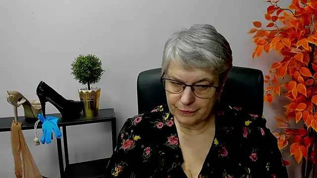 Snapshot of IrisDream chatting on 01-09-25, 01:45 IrisDream online show from 01-09-25, 01:45