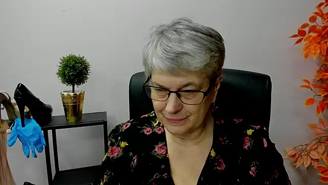 Snapshot of IrisDream chatting on 01-13-25, 10:47 IrisDream online show from 01-13-25, 10:47