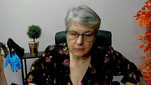 Snapshot of IrisDream chatting on 01-13-25, 01:49 IrisDream online show from 01-13-25, 01:49