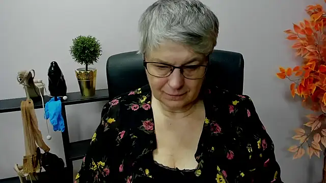 Snapshot of IrisDream chatting on 01-14-25, 07:38 IrisDream online show from 01-14-25, 07:38