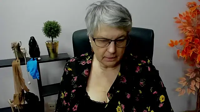 Snapshot of IrisDream chatting on 01-14-25, 01:49 IrisDream online show from 01-14-25, 01:49