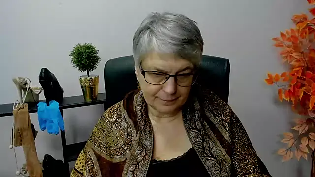 Snapshot of IrisDream chatting on 01-15-25, 11:00 IrisDream online show from 01-15-25, 11:00