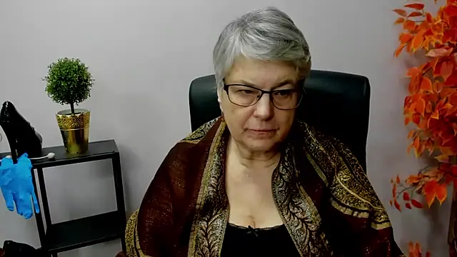 Snapshot of IrisDream chatting on 01-16-25, 11:04 IrisDream online show from 01-16-25, 11:04