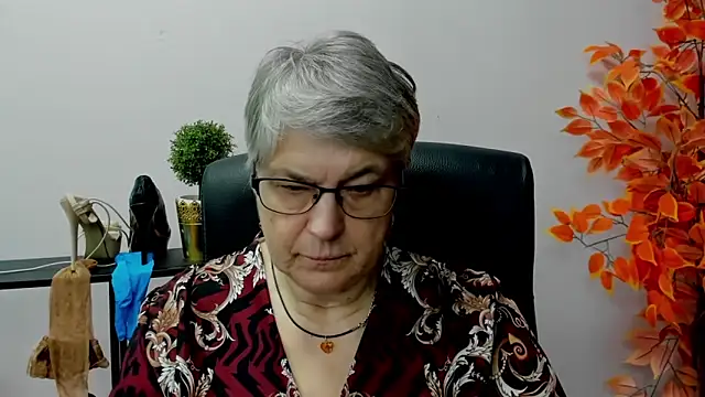 Snapshot of IrisDream chatting on 01-20-25, 11:13 IrisDream online show from 01-20-25, 11:13