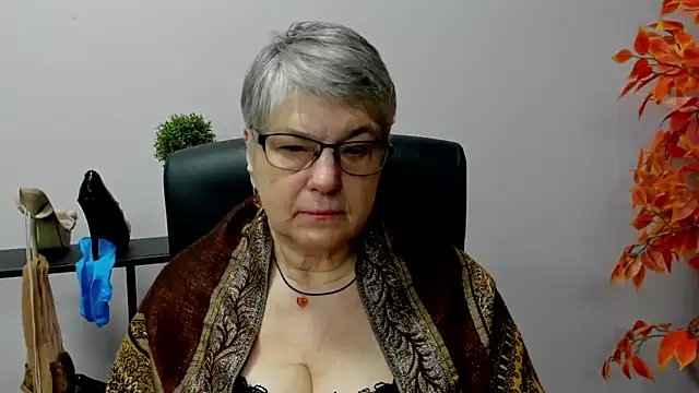 Snapshot of IrisDream chatting on 01-23-25, 07:22 IrisDream online show from 01-23-25, 07:22