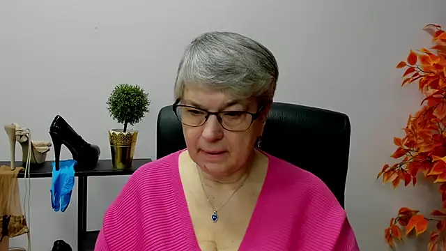 Snapshot of IrisDream chatting on 01-24-25, 07:19 IrisDream online show from 01-24-25, 07:19