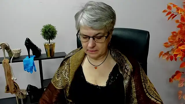 Snapshot of IrisDream chatting on 01-27-25, 07:14 IrisDream online show from 01-27-25, 07:14