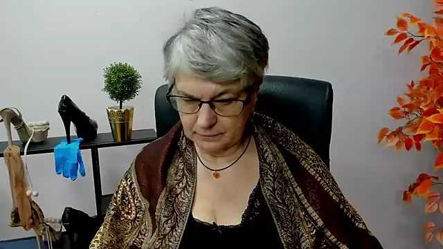 Snapshot of IrisDream chatting on 01-27-25, 11:00 IrisDream online show from 01-27-25, 11:00