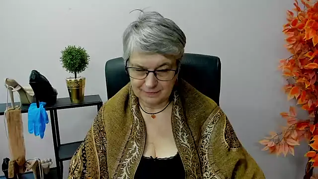 Snapshot of IrisDream chatting on 01-28-25, 10:45 IrisDream online show from 01-28-25, 10:45