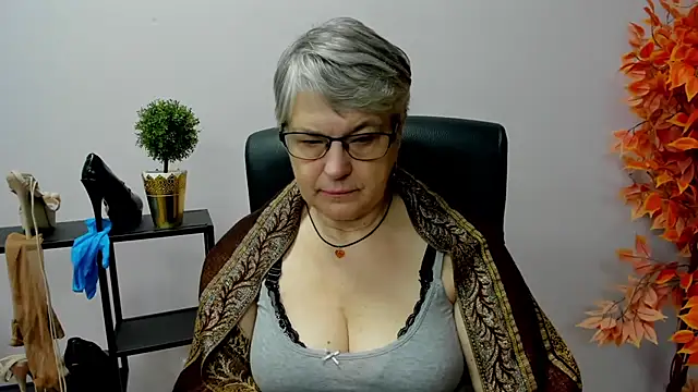 Snapshot of IrisDream chatting on 01-29-25, 07:15 IrisDream online show from 01-29-25, 07:15