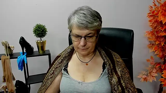 Snapshot of IrisDream chatting on 01-29-25, 01:49 IrisDream online show from 01-29-25, 01:49