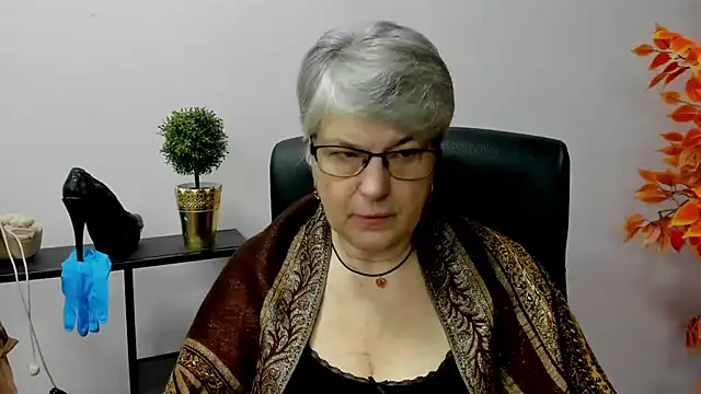 Snapshot of IrisDream chatting on 01-30-25, 07:18 IrisDream online show from 01-30-25, 07:18