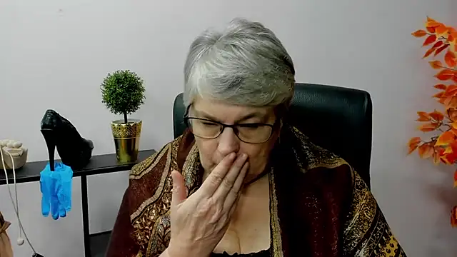 Snapshot of IrisDream chatting on 01-30-25, 10:50 IrisDream online show from 01-30-25, 10:50