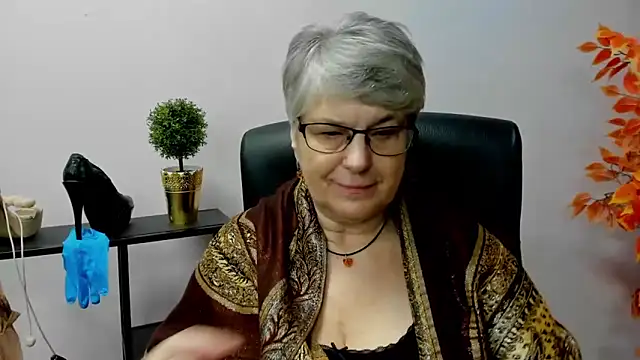 Snapshot of IrisDream chatting on 01-30-25, 01:53 IrisDream online show from 01-30-25, 01:53