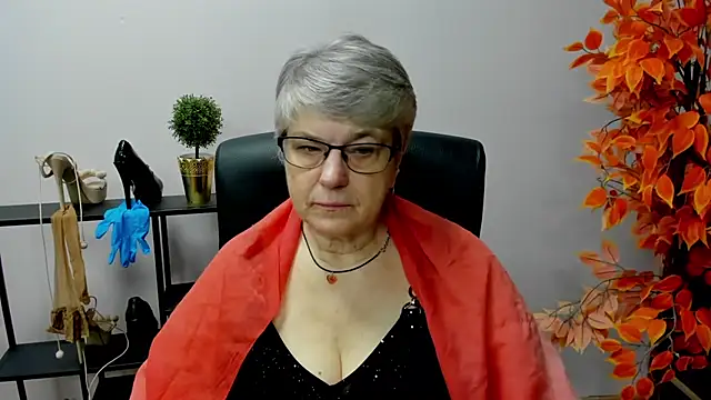 Snapshot of IrisDream chatting on 01-31-25, 07:18 IrisDream online show from 01-31-25, 07:18