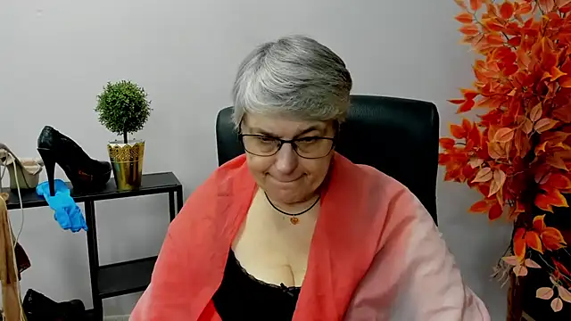 Snapshot of IrisDream chatting on 02-03-25, 10:58 IrisDream online show from 02-03-25, 10:58