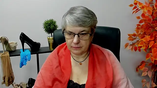 Snapshot of IrisDream chatting on 02-04-25, 07:18 IrisDream online show from 02-04-25, 07:18