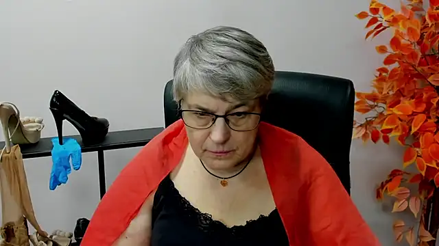 Snapshot of IrisDream chatting on 02-04-25, 10:54 IrisDream online show from 02-04-25, 10:54