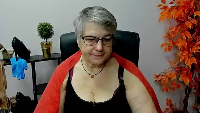 Snapshot of IrisDream chatting on 02-05-25, 07:18 IrisDream online show from 02-05-25, 07:18