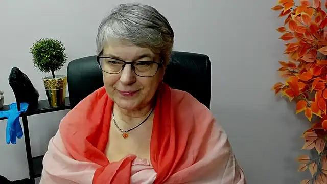 Snapshot of IrisDream chatting on 02-06-25, 11:10 IrisDream online show from 02-06-25, 11:10