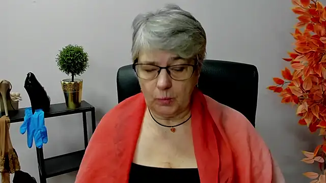 Snapshot of IrisDream chatting on 02-07-25, 07:18 IrisDream online show from 02-07-25, 07:18