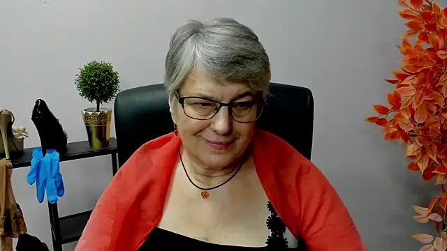 Snapshot of IrisDream chatting on 02-07-25, 11:12 IrisDream online show from 02-07-25, 11:12