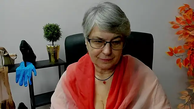 Snapshot of IrisDream chatting on 02-10-25, 11:15 IrisDream online show from 02-10-25, 11:15