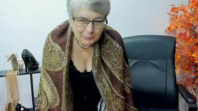 Snapshot of IrisDream chatting on 02-11-25, 01:41 IrisDream online show from 02-11-25, 01:41