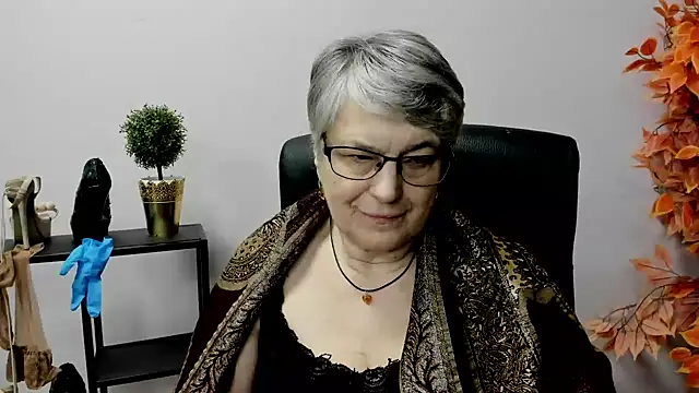 Snapshot of IrisDream chatting on 02-12-25, 01:16 IrisDream online show from 02-12-25, 01:16