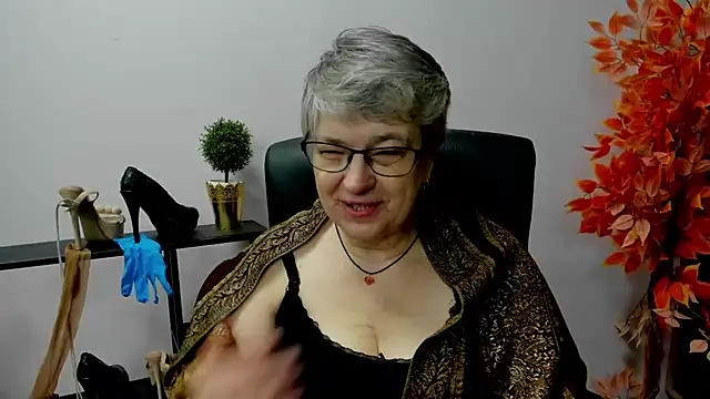 Snapshot of IrisDream chatting on 02-13-25, 07:24 IrisDream online show from 02-13-25, 07:24