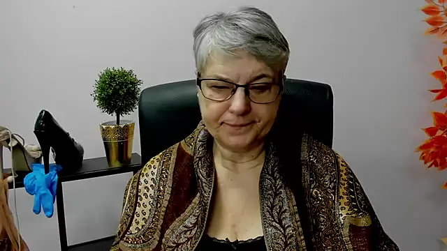 Snapshot of IrisDream chatting on 02-18-25, 07:21 IrisDream online show from 02-18-25, 07:21