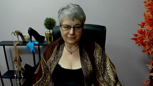 Snapshot of IrisDream chatting on 02-24-25, 01:53 IrisDream online show from 02-24-25, 01:53