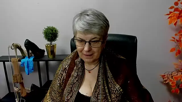 Snapshot of IrisDream chatting on 02-26-25, 01:52 IrisDream online show from 02-26-25, 01:52