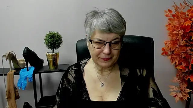 Snapshot of IrisDream chatting on 03-04-25, 07:19 IrisDream online show from 03-04-25, 07:19