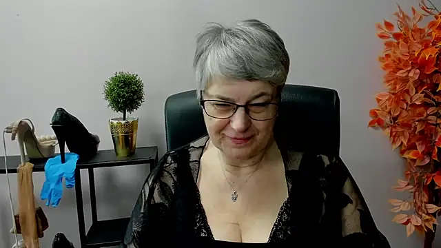 Snapshot of IrisDream chatting on 03-04-25, 10:46 IrisDream online show from 03-04-25, 10:46