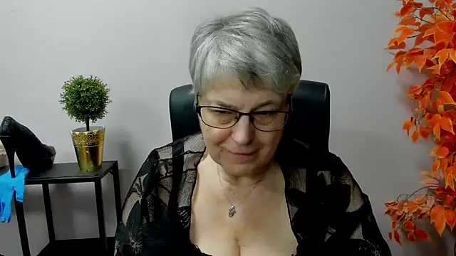 Snapshot of IrisDream chatting on 03-10-25, 01:54 IrisDream online show from 03-10-25, 01:54