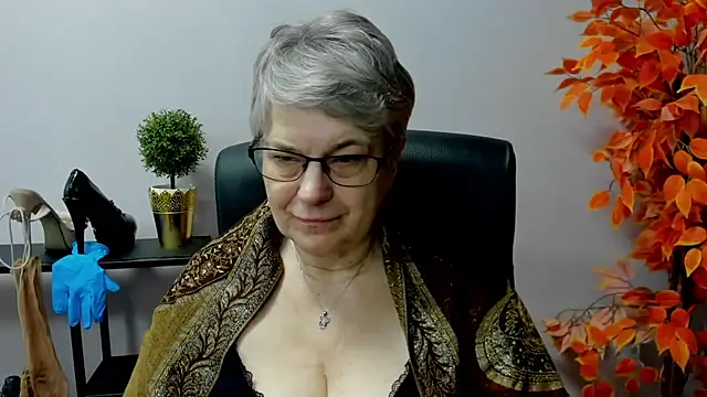 Snapshot of IrisDream chatting on 03-14-25, 07:15 IrisDream online show from 03-14-25, 07:15