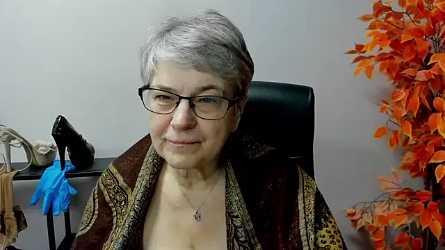 Snapshot of IrisDream chatting on 03-14-25, 10:18 IrisDream online show from 03-14-25, 10:18