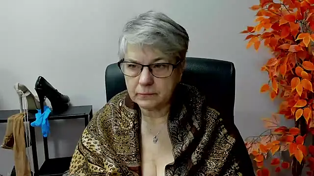 Snapshot of IrisDream chatting on 03-17-25, 07:13 IrisDream online show from 03-17-25, 07:13