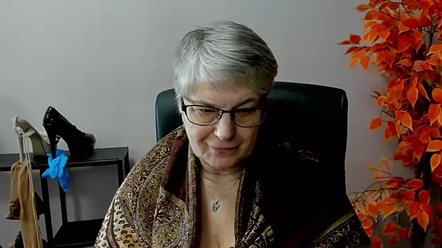 Snapshot of IrisDream chatting on 03-17-25, 10:49 IrisDream online show from 03-17-25, 10:49