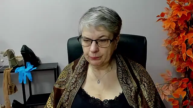 Snapshot of IrisDream chatting on 03-18-25, 07:19 IrisDream online show from 03-18-25, 07:19