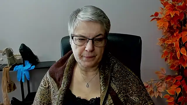 Snapshot of IrisDream chatting on 03-18-25, 11:08 IrisDream online show from 03-18-25, 11:08